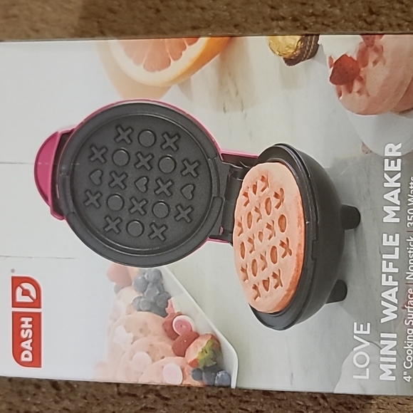 Dash love mini waffle maker - Picture 4 of 5